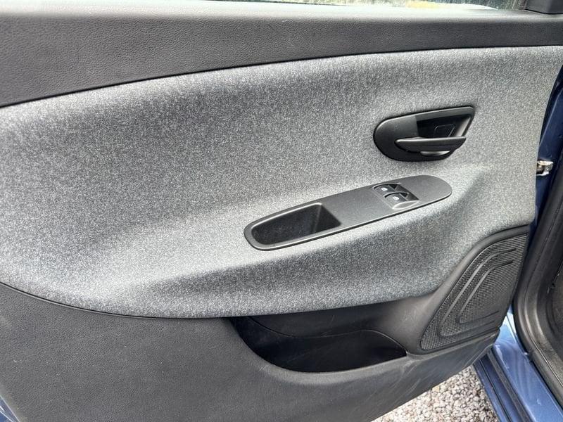 Lancia Ypsilon 1.0 FireFly 5 porte S&S Hybrid Silver