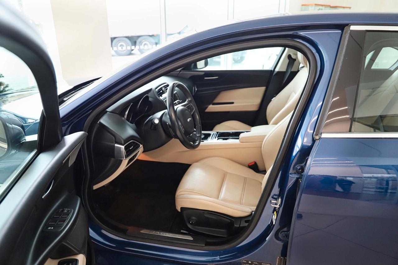 Jaguar XE 2.0 D Turbo 180CV aut. Prestige