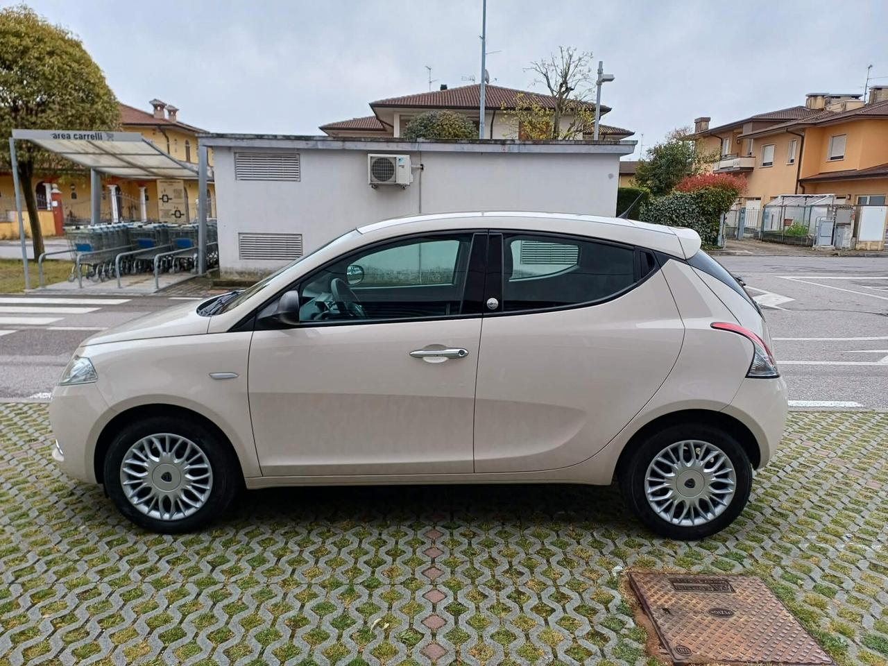 Lancia Ypsilon 1.2 69 CV 5 porte GPL Ecochic Silver