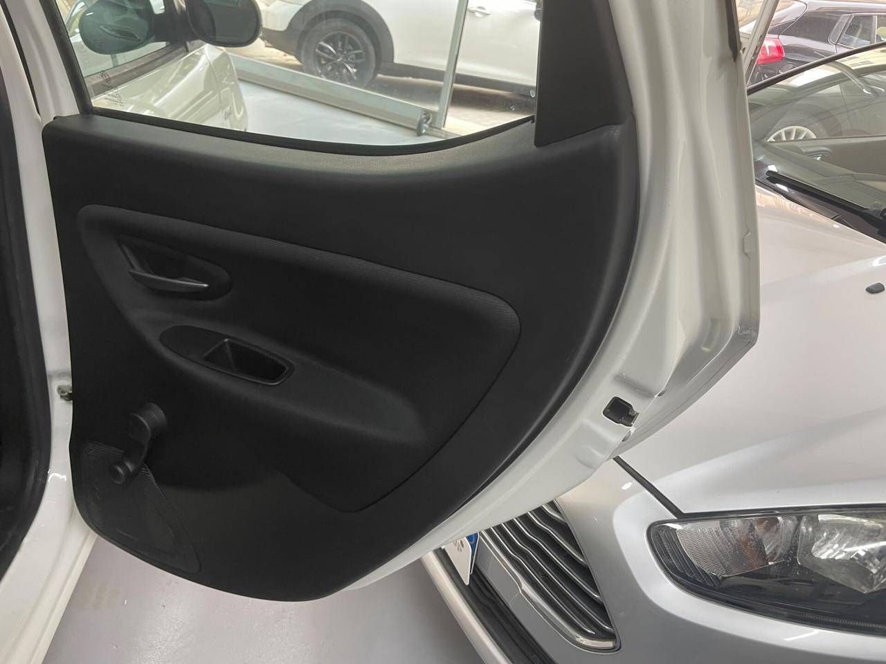 Lancia Ypsilon 1.2 69 CV 5 porte S&S Silver