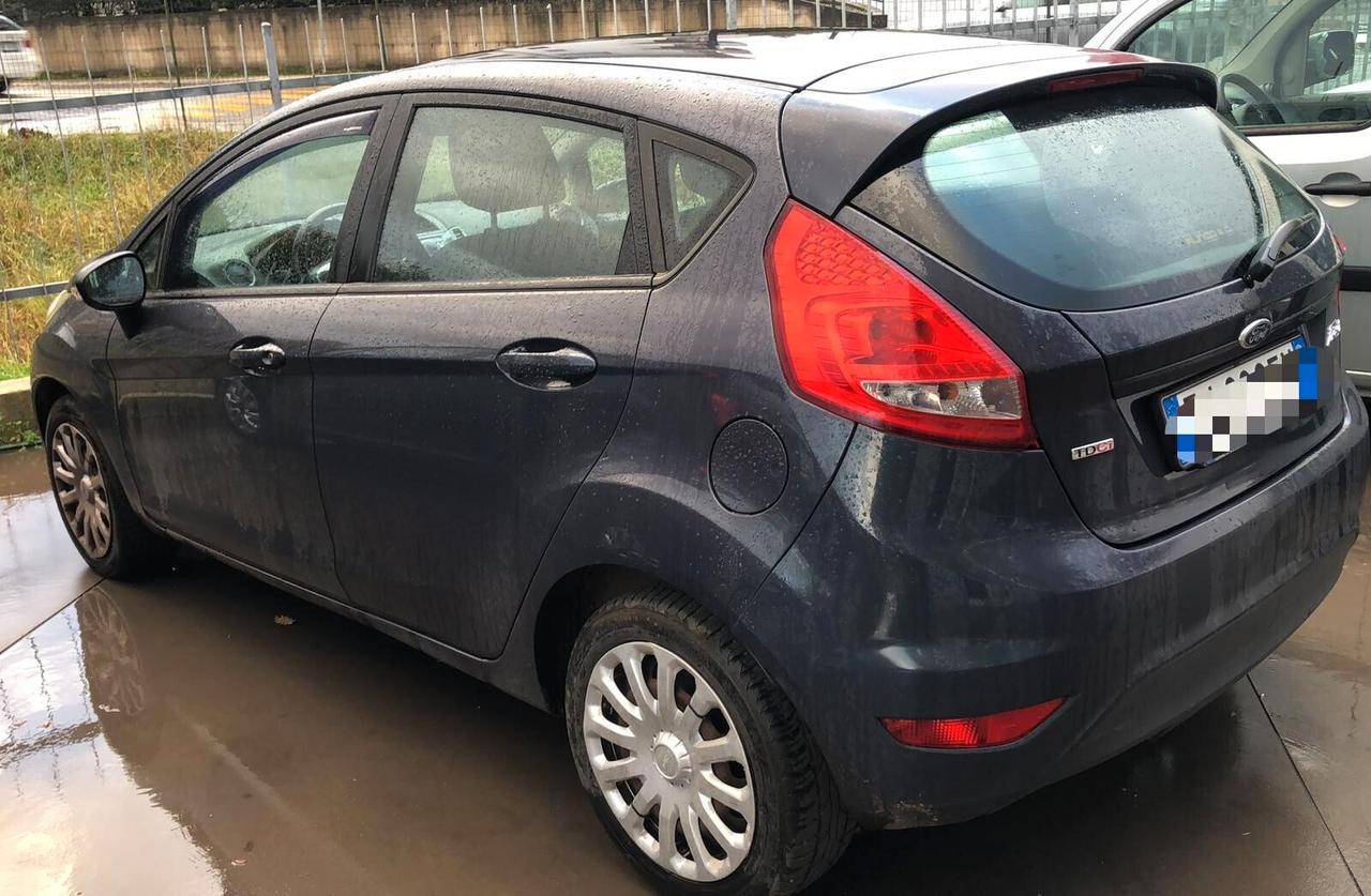 Ford Fiesta 1.4 TDCi 70CV 5 porte Titanium- si neopatentati