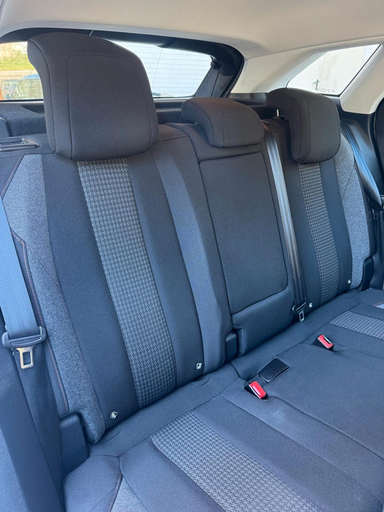 Peugeot 3008 BlueHDi 130 S&S EAT8 Allure