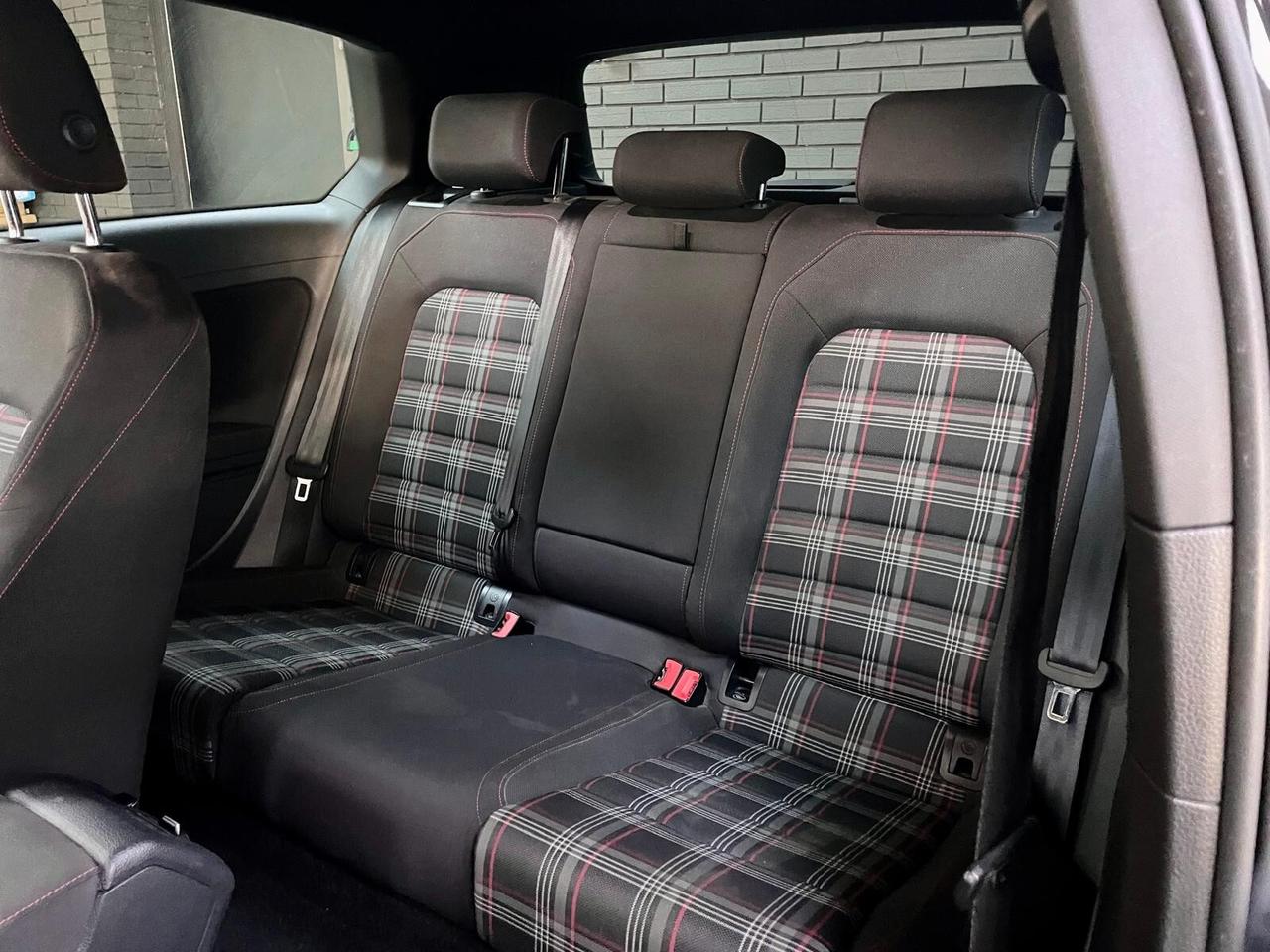 Volkswagen Golf GTI 7 2.0 TFSI DSG