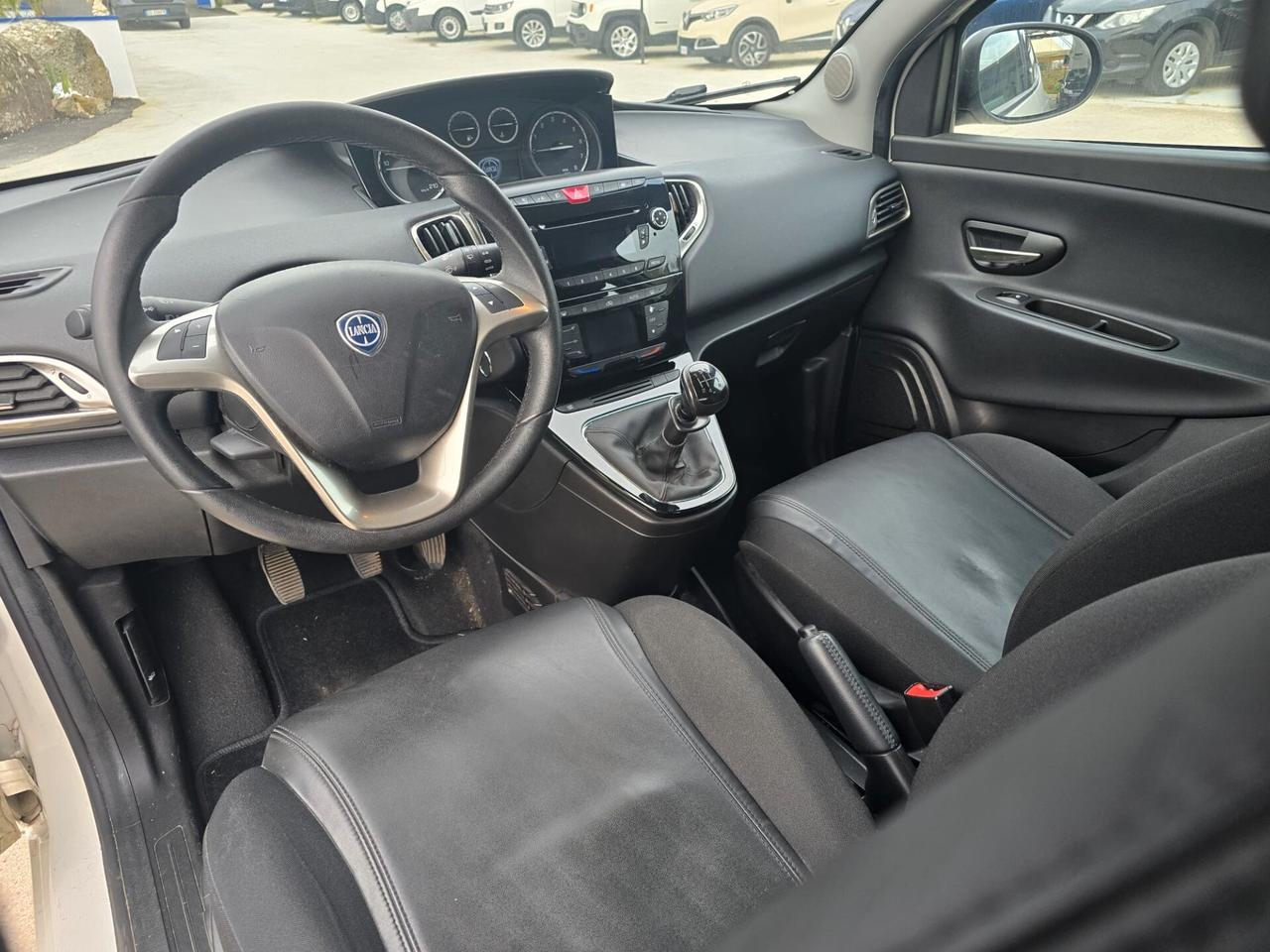 Lancia Ypsilon 1.2 69 CV 5 porte Platinum