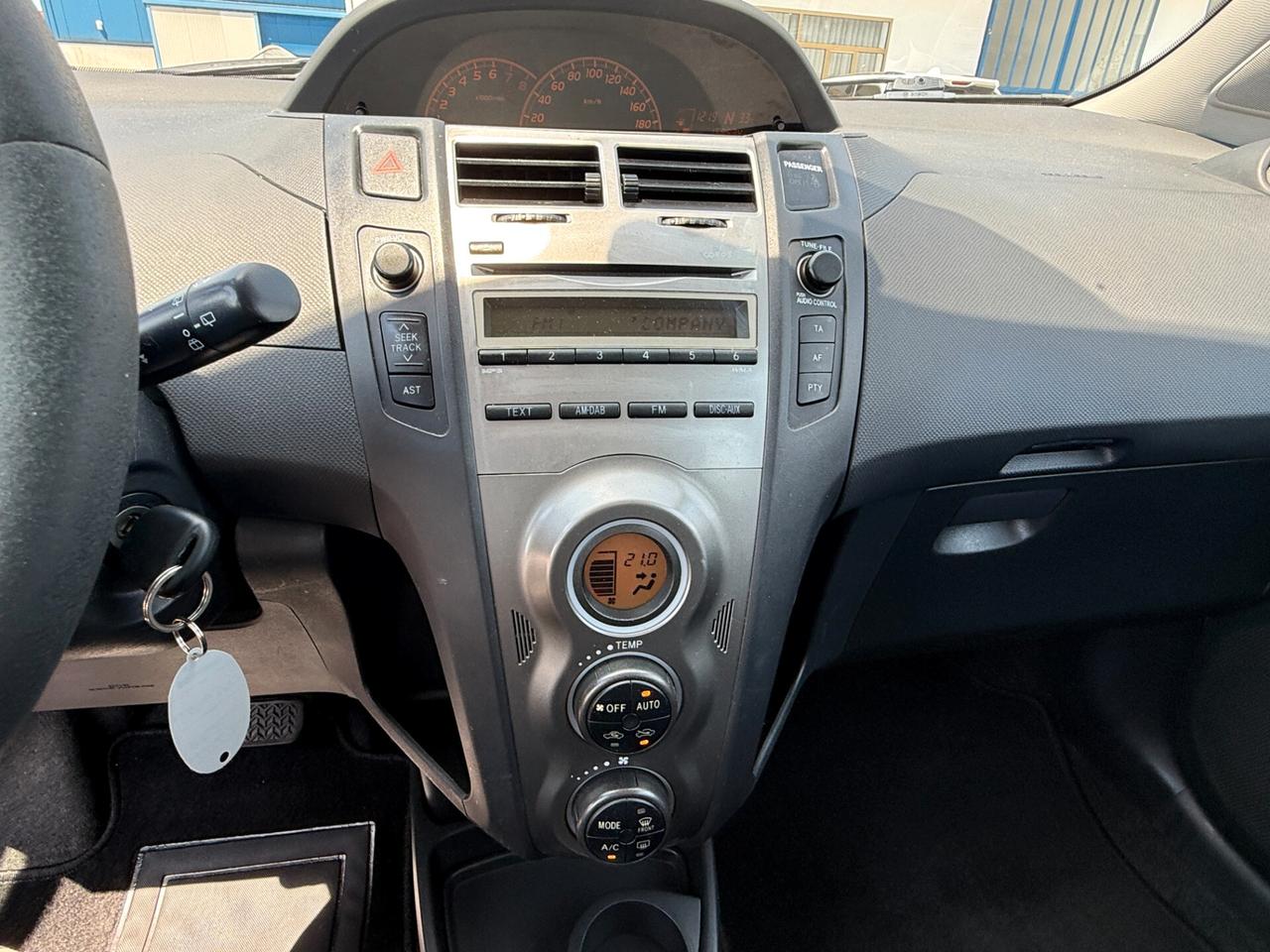 Toyota Yaris 1.3 5 porte M-MT Sol