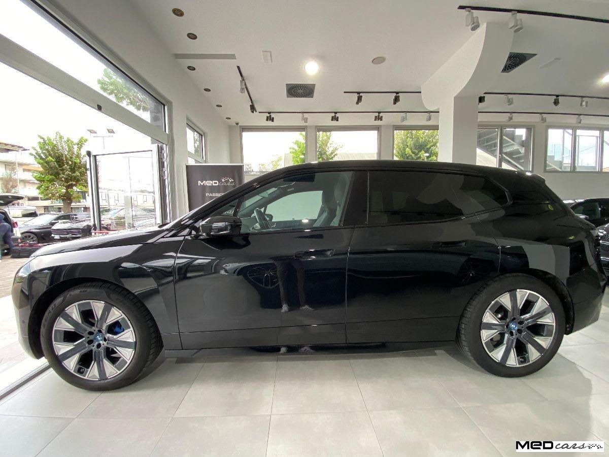 BMW - ix - xDrive40 Pacchetto Sportivo