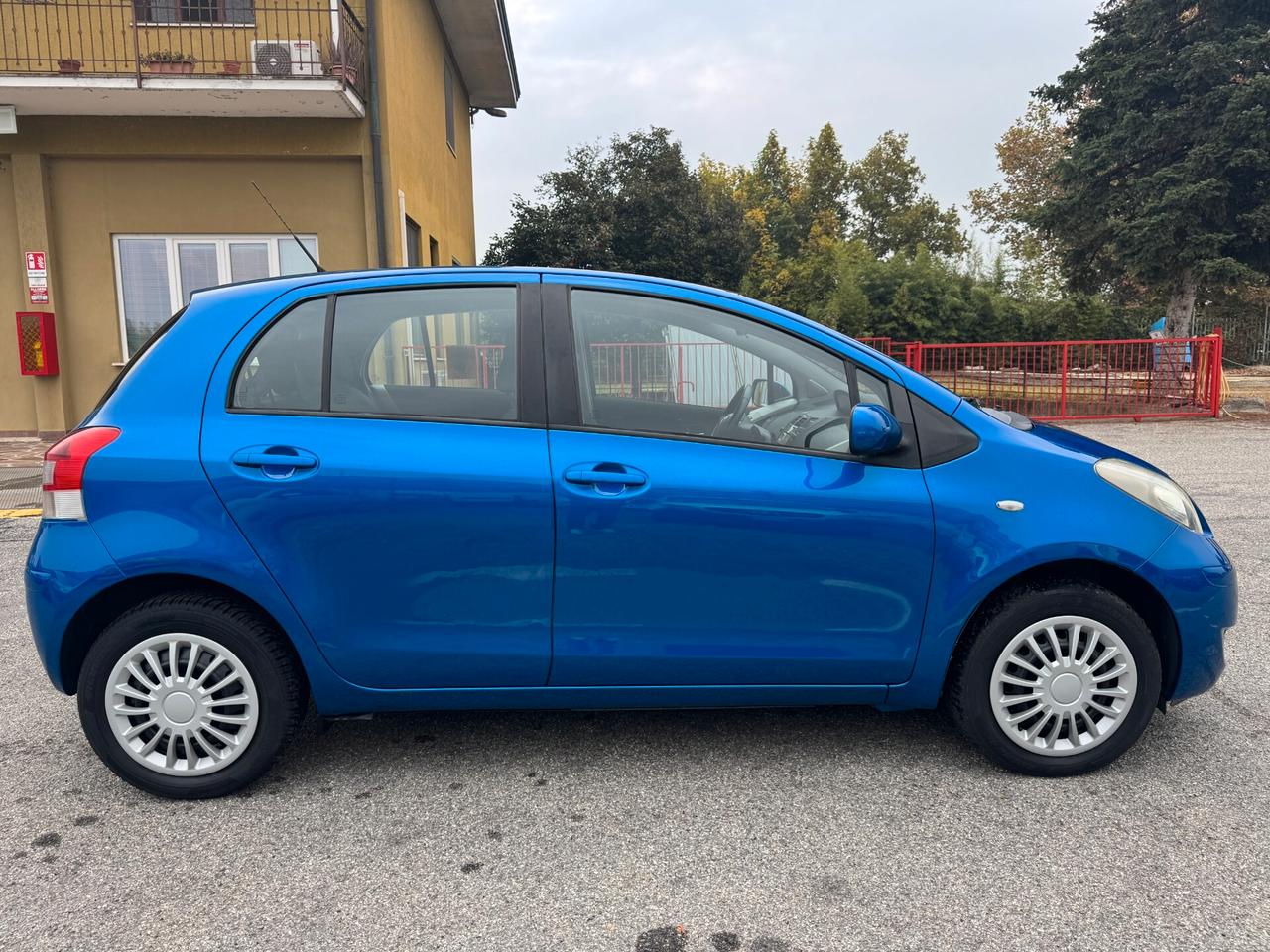Toyota Yaris 1.0 5 porte Sol