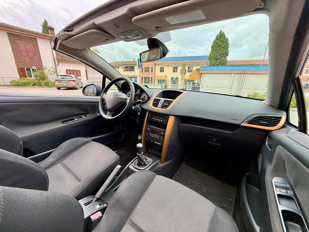 PEUGEOT 207 1.6 VTi 120CV CC Féline