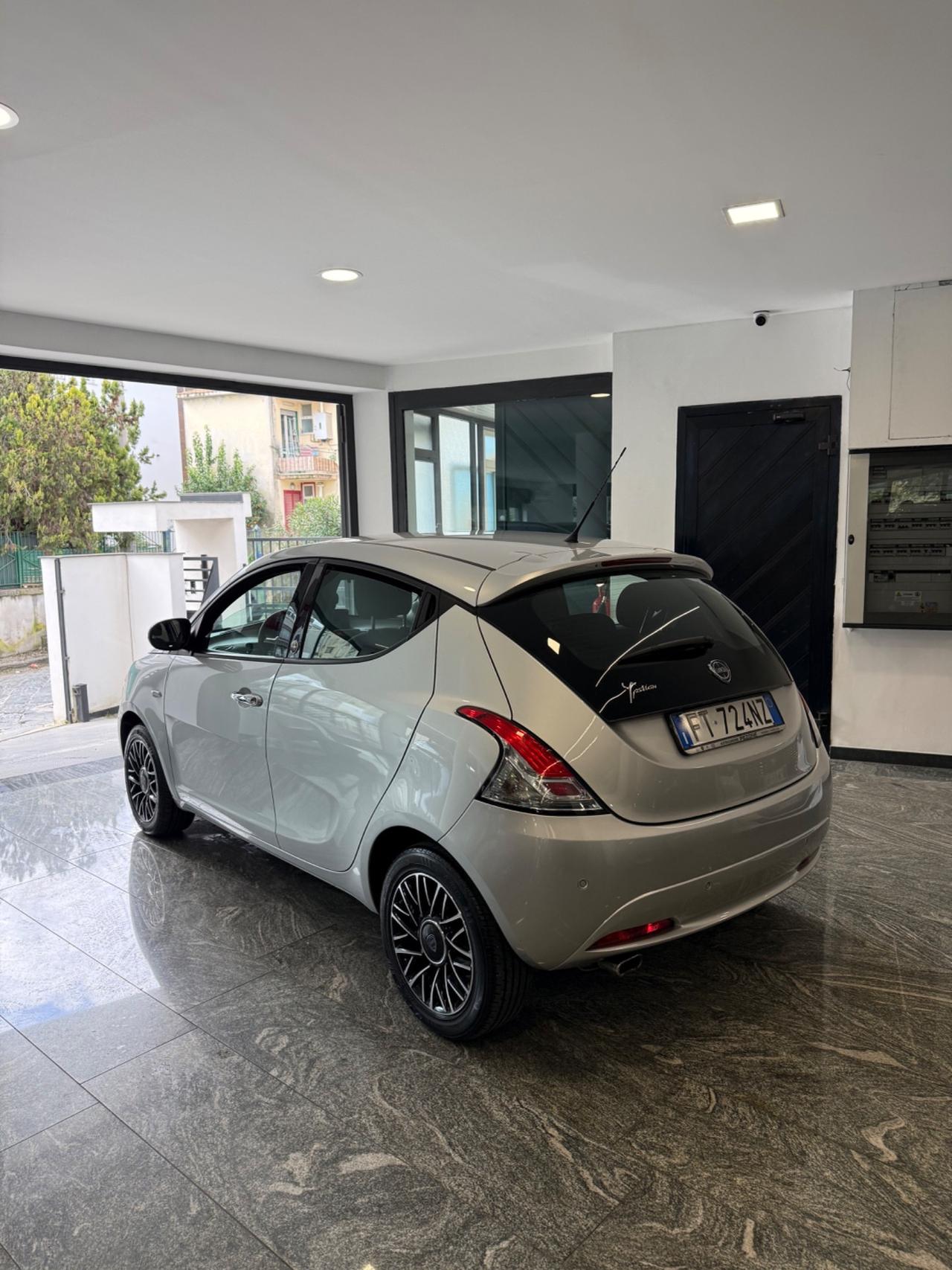 Lancia Ypsilon 1.2 69 CV 5 porte GPL Ecochic Platinum