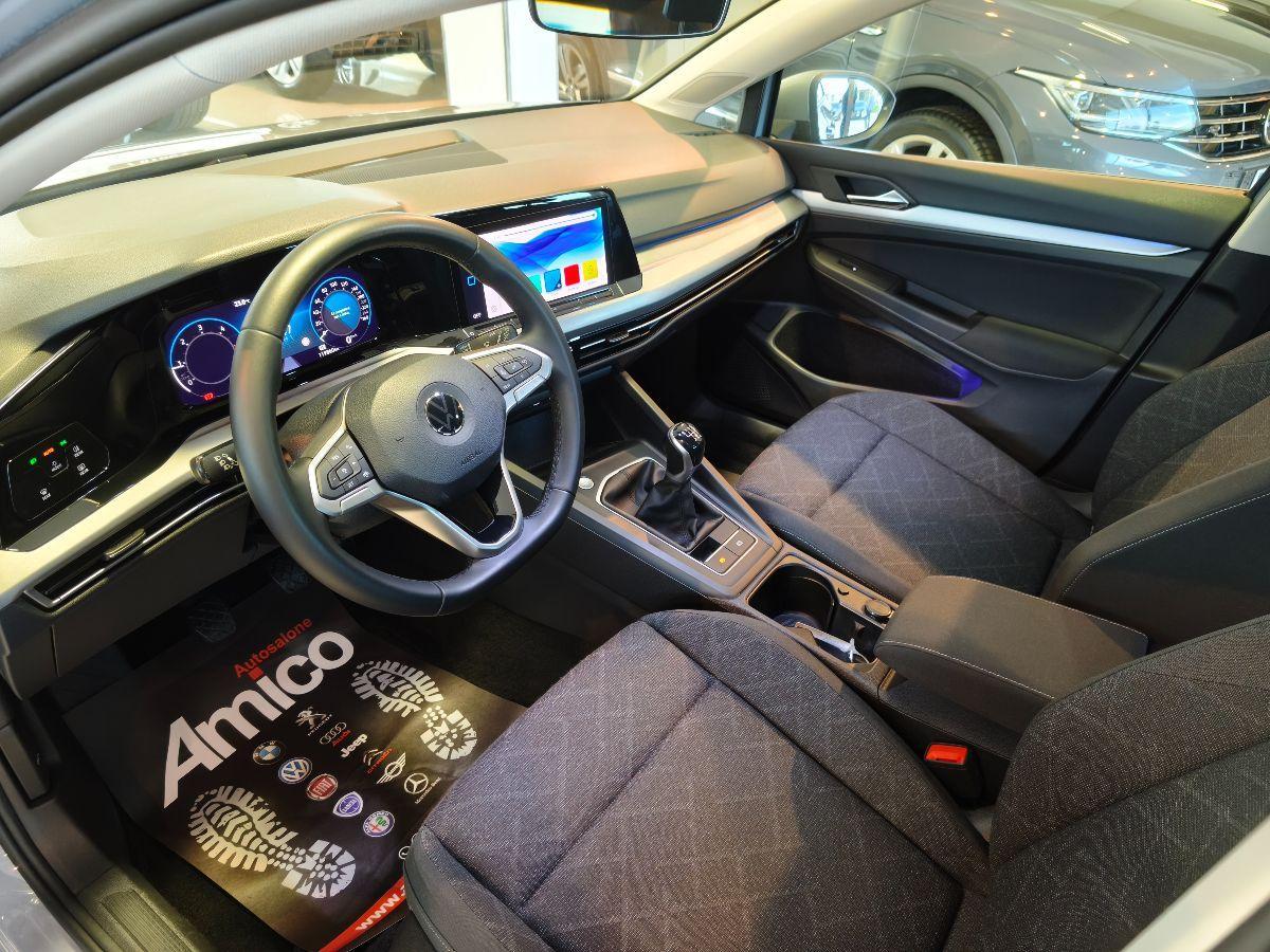 VOLKSWAGEN Golf 8 2.0 TDI Luci Ambient-Cockpit