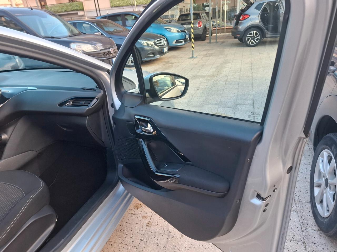 Peugeot 208 - 1.6 HDi Navi|Clima|Sensore 2017