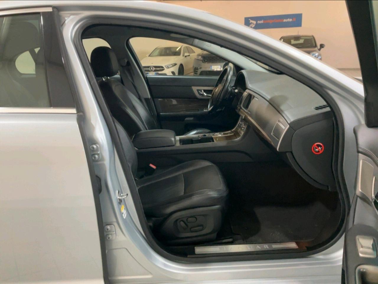 Jaguar XF 2.7D V6 Premium Luxury