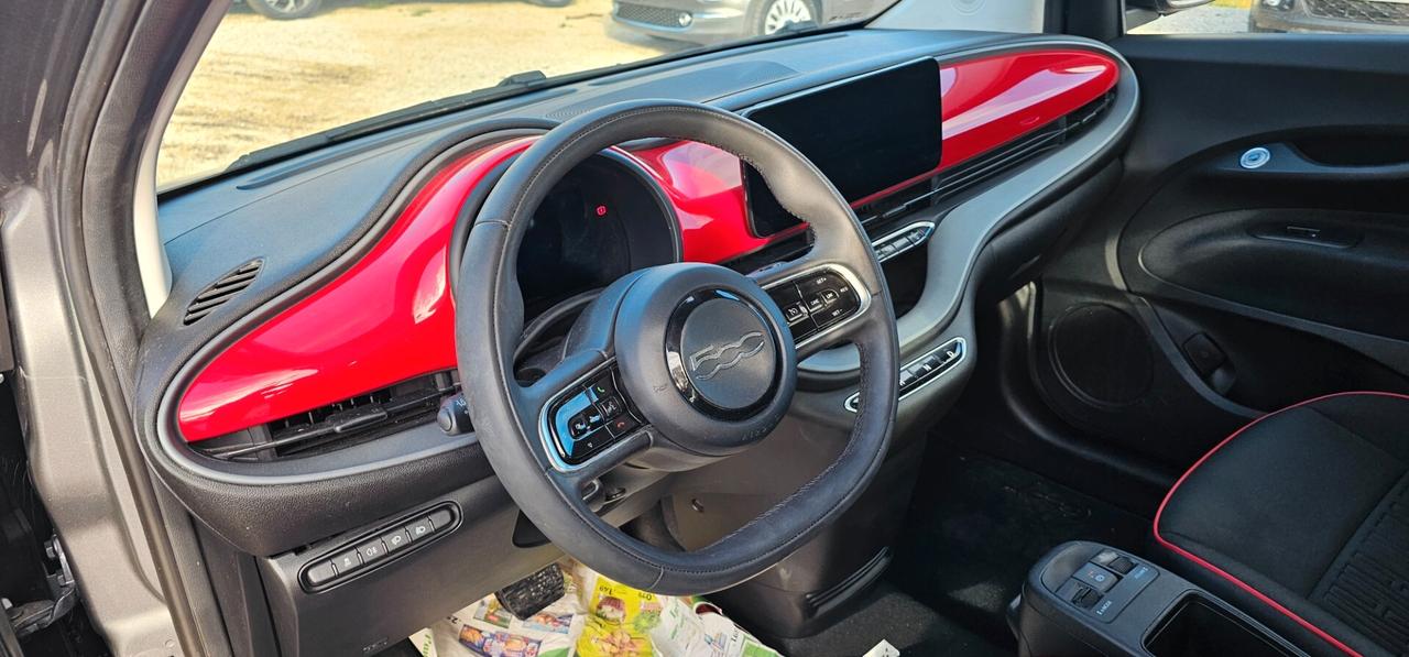 Fiat 500 500e Berlina 42 kWh La Prima