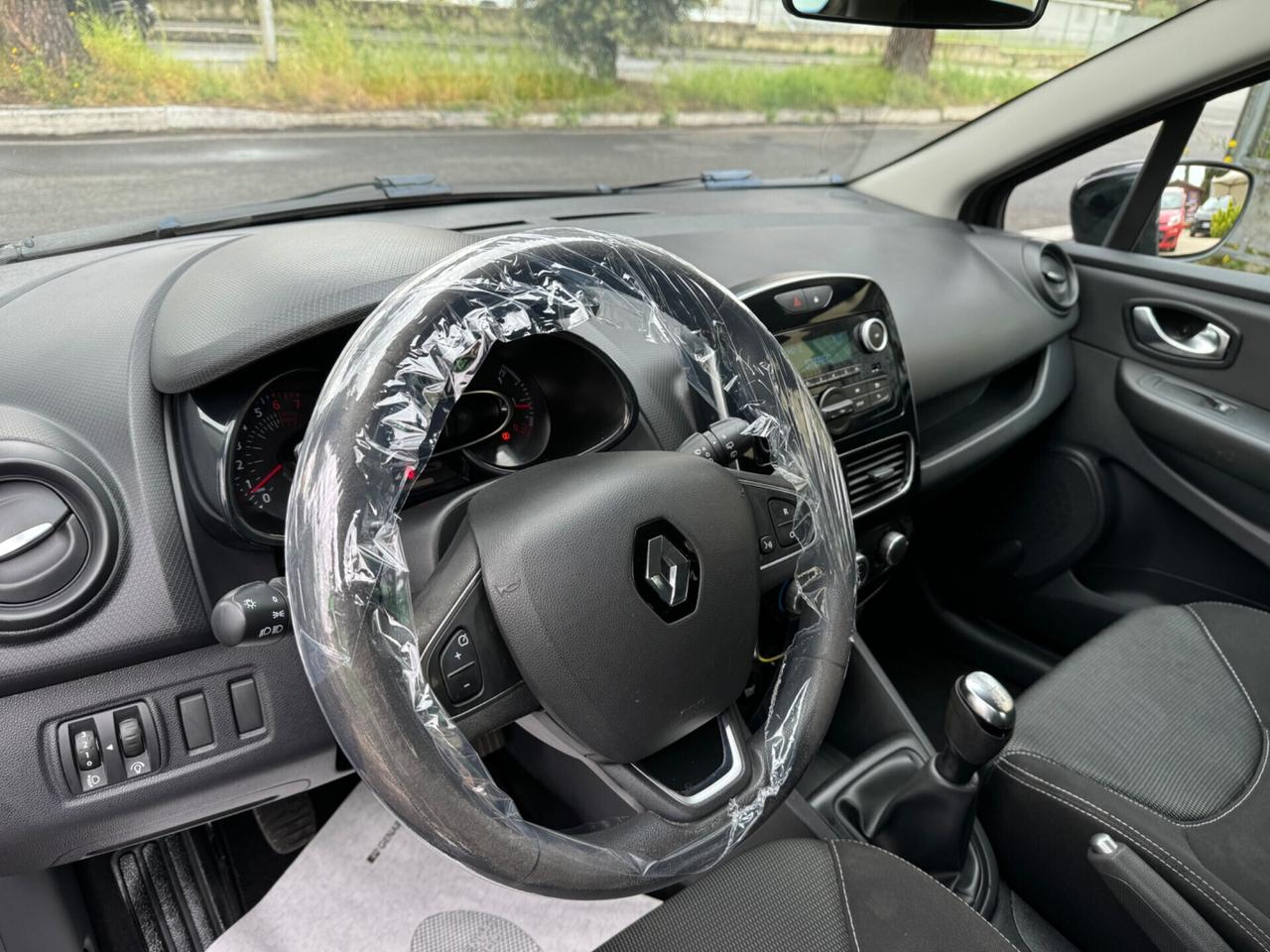 Renault Clio 1.2 75CV 5 porte NEOPATENTATI