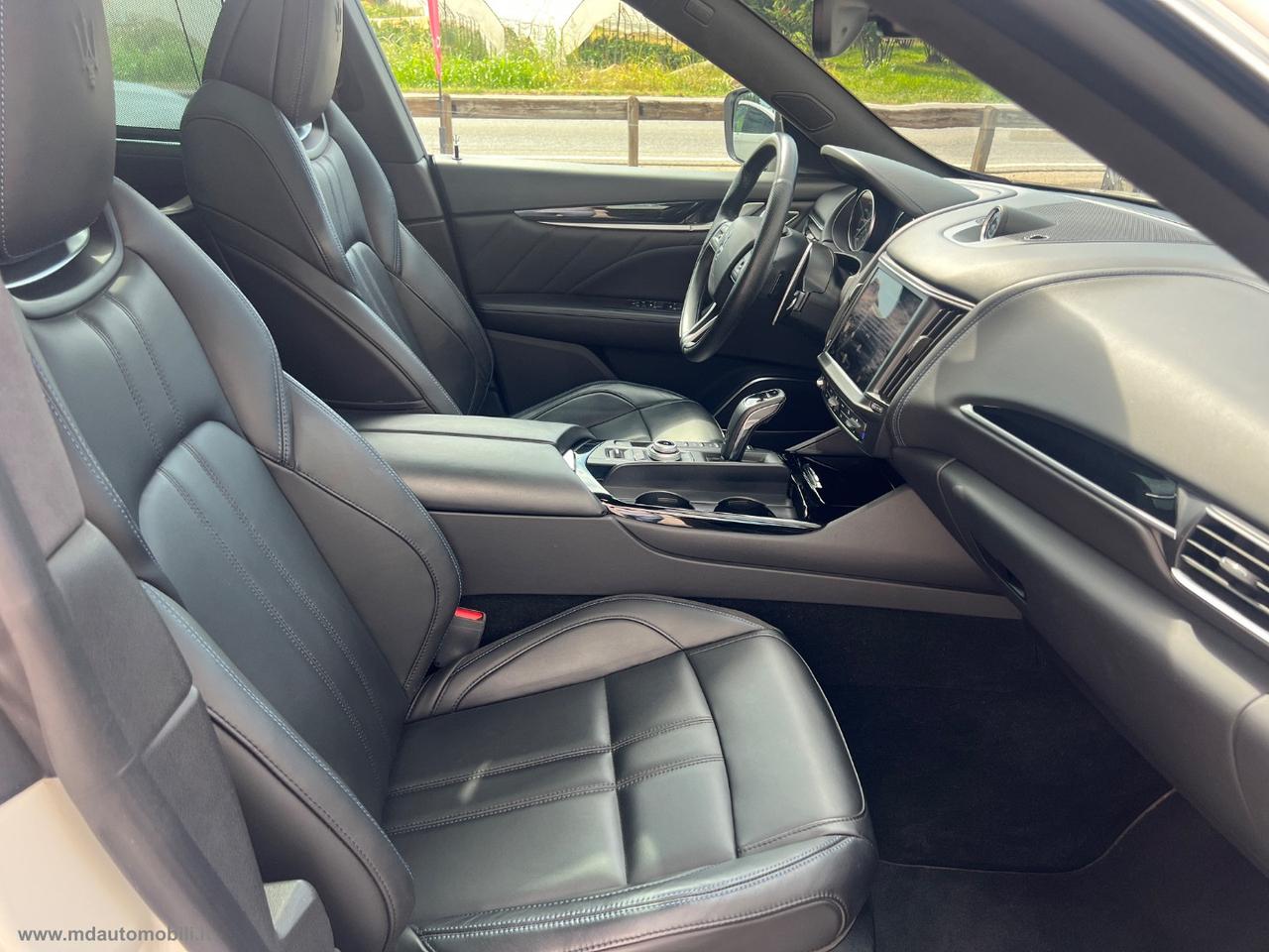 MASERATI Levante 330 CV MHEV AWD GT TETTO 21 IVA ESPOSTA