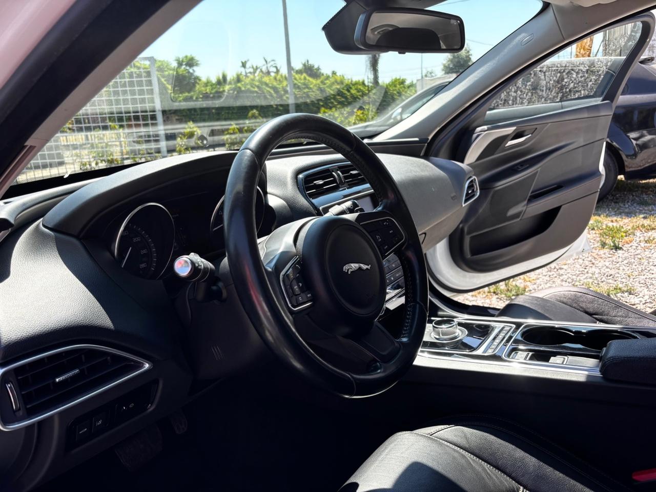 Jaguar XE 2.0 D Turbo aut. Portfolio