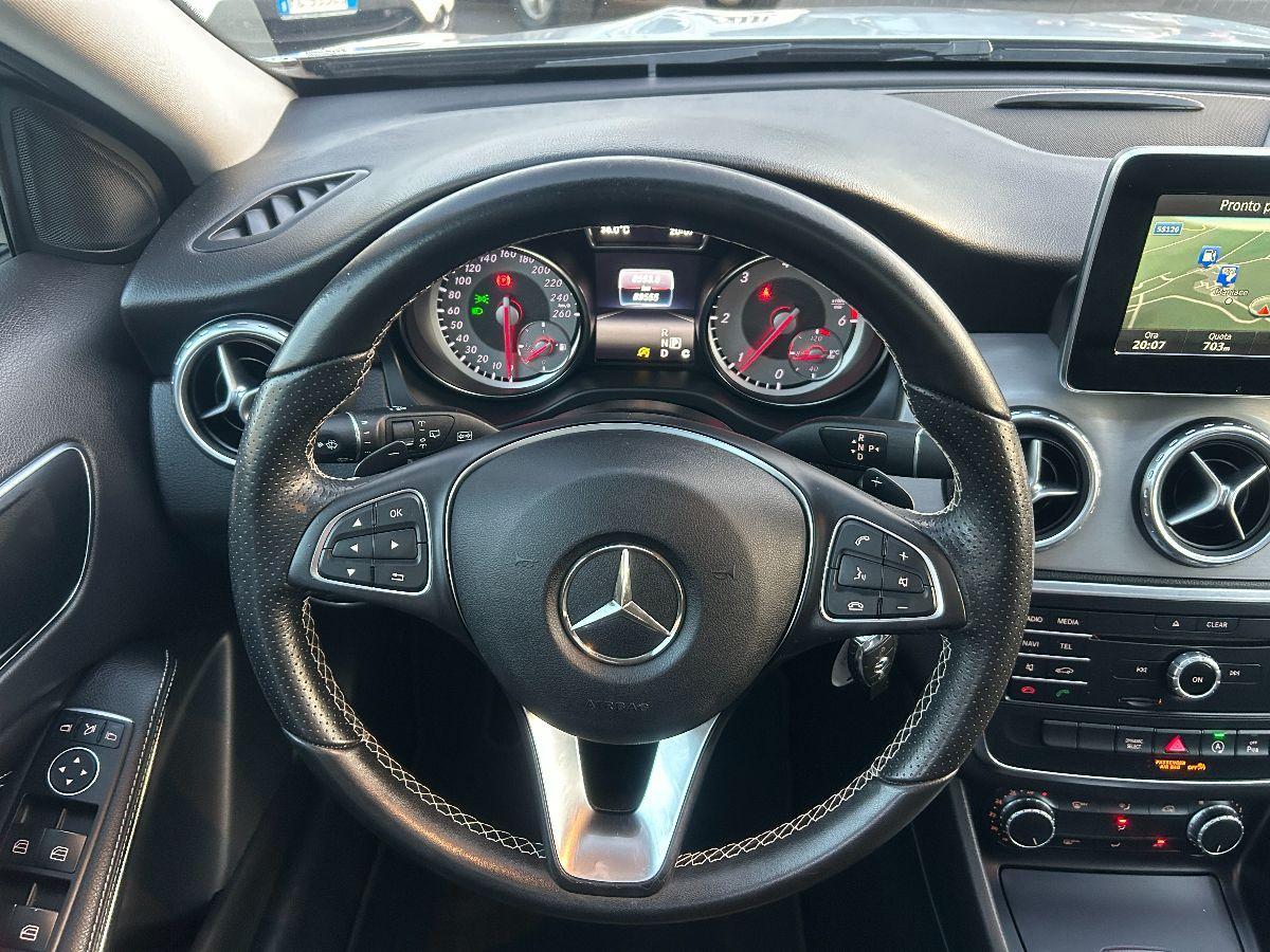 MERCEDES - Classe GLA - GLA 200 d Automatic 4Matic Premium TETTO