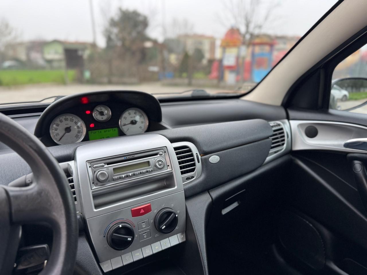 Lancia Ypsilon 1.3 MJT 75 CV Argento