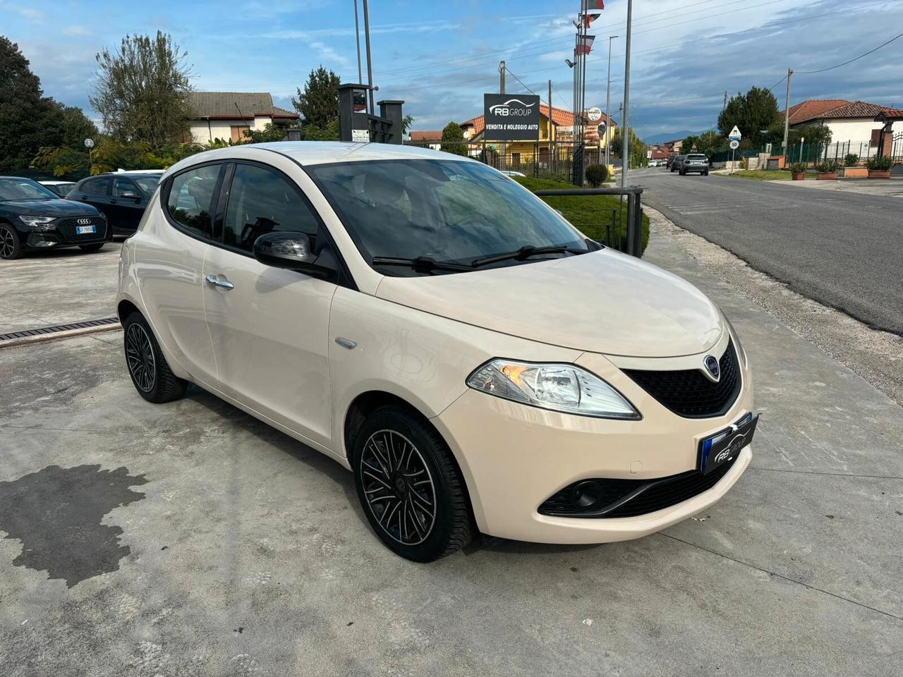 Lancia Ypsilon 1.2 69 CV 5 porte Gold