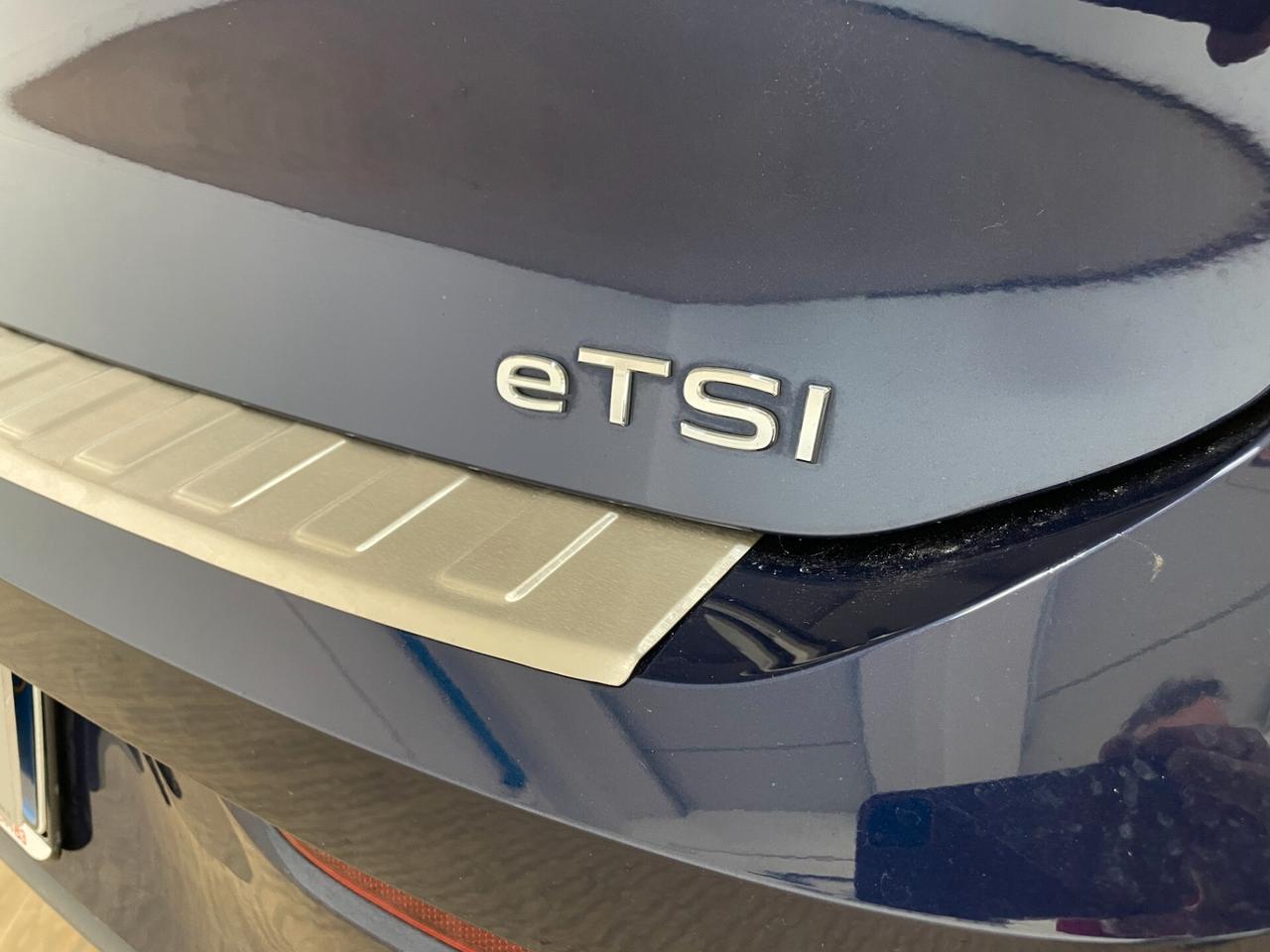 Volkswagen Golf 1.0 eTSI EVO DSG Life Cerchi17 Luci ambient