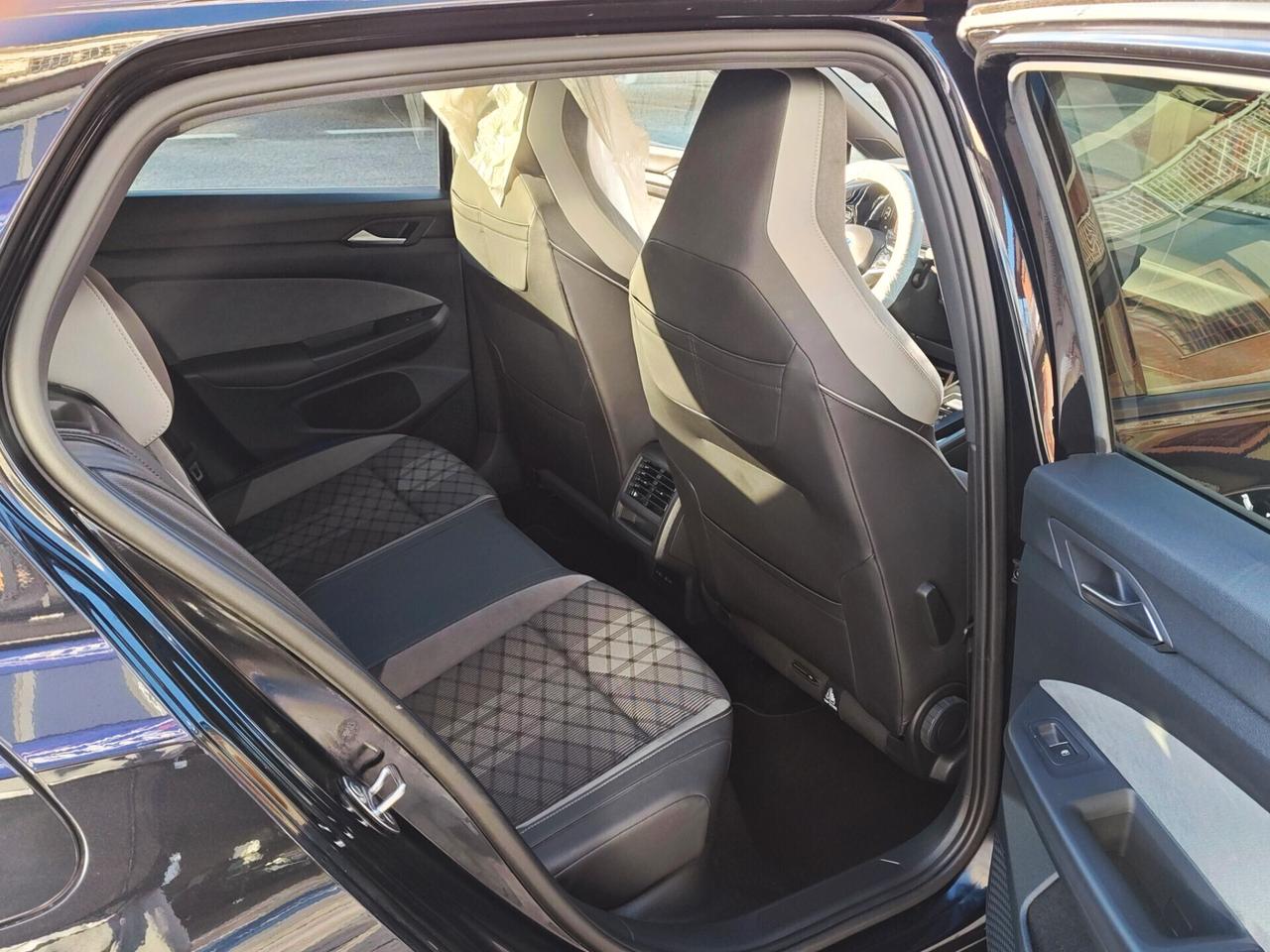 VOLKSWAGEN GOLF VIII 2.0 TDI 150 CV DSG SCR R-LINE