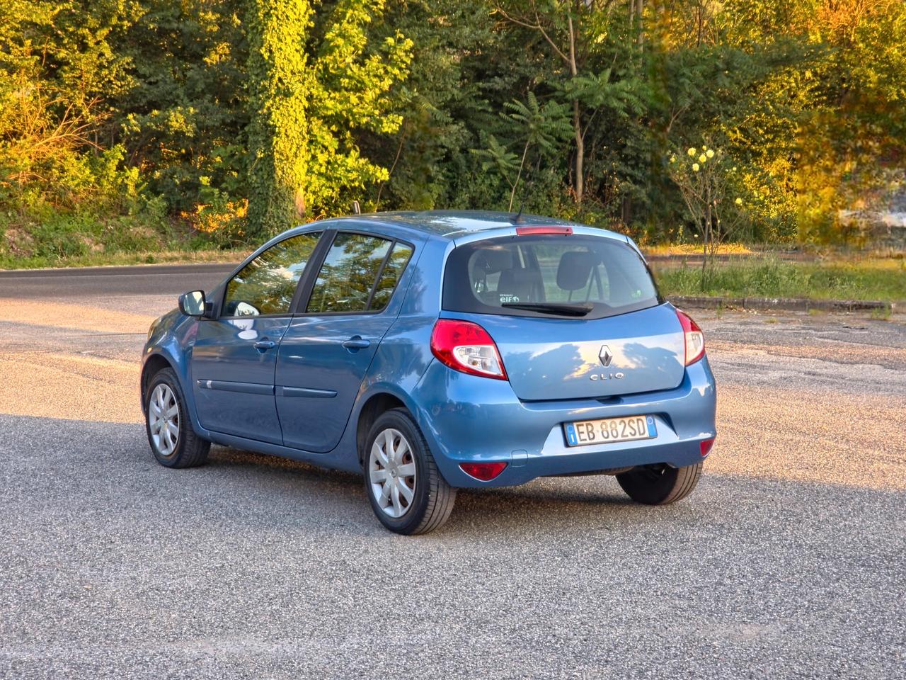 Renault Clio 1.2 16V 5 porte Luxe CV-75 E4 Manuale NEO 2010