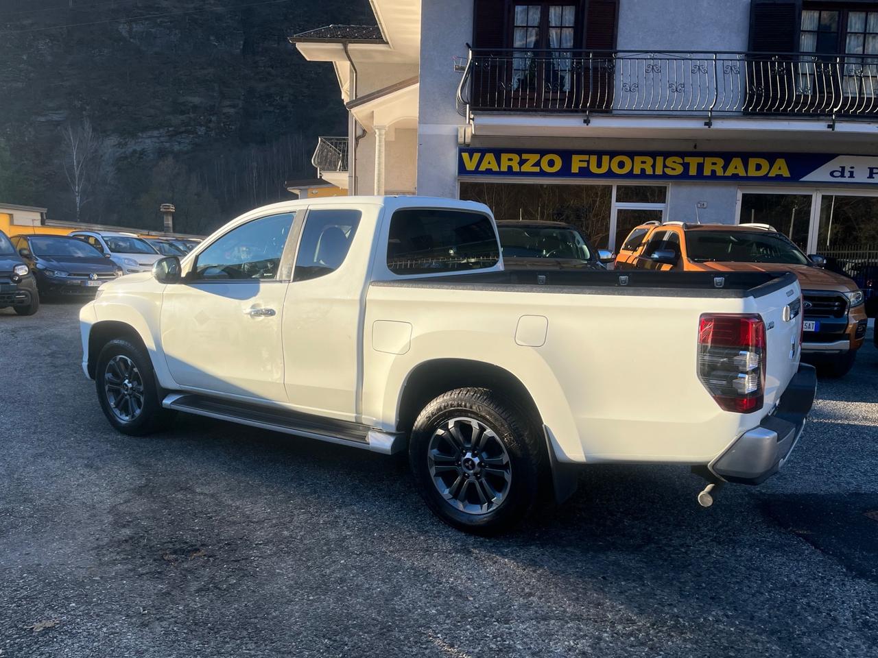 Mitsubishi L200 2.3 D Club Cab 4x4 Super Select Intense