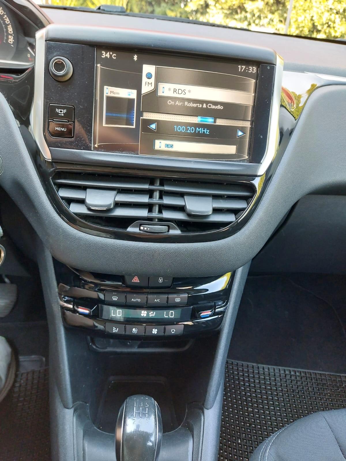 Peugeot 208 PureTech 82 5 porte Allure OK NEOPATENTATI