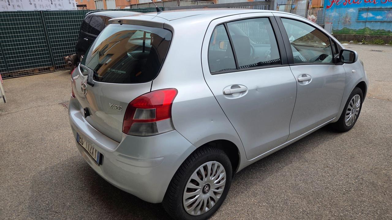 Toyota Yaris 1.0 5 porte Sol unica proprietaria km. 117.000