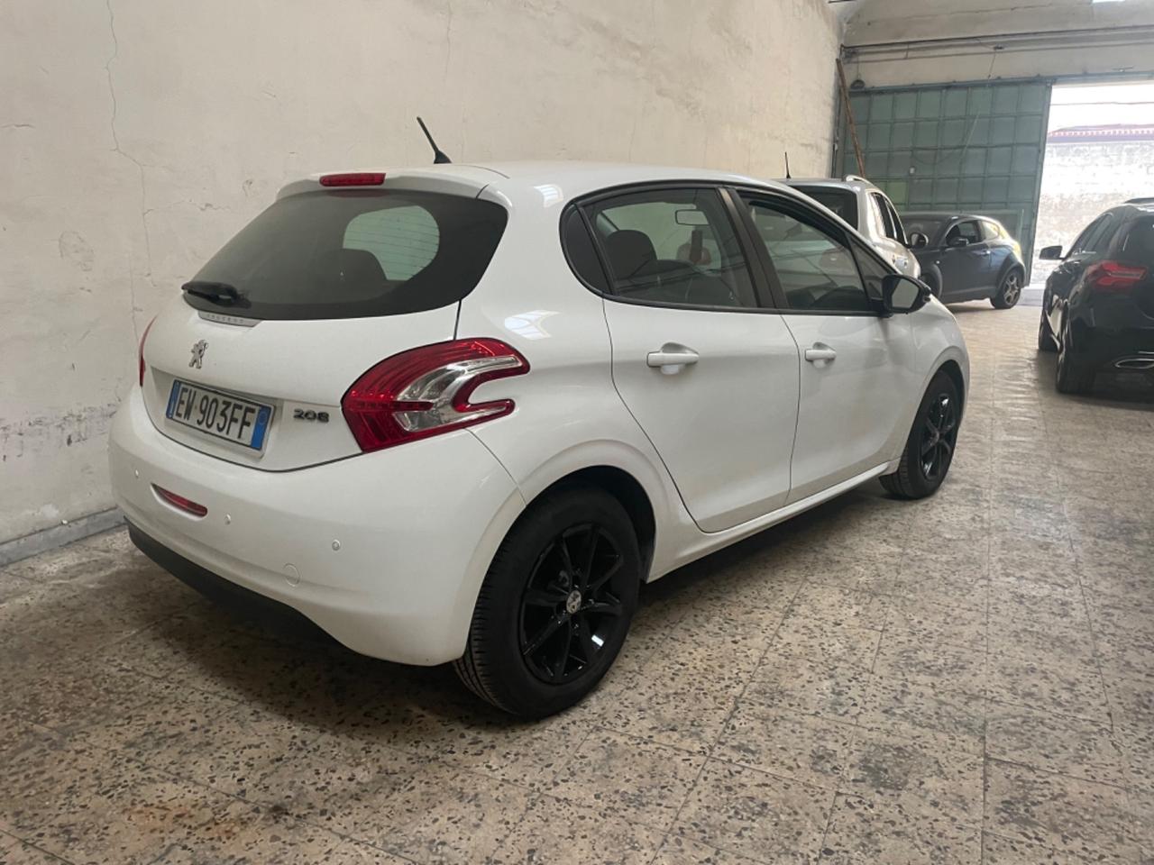 Peugeot 208 1.4 HDi 68 CV 5 porte Allure