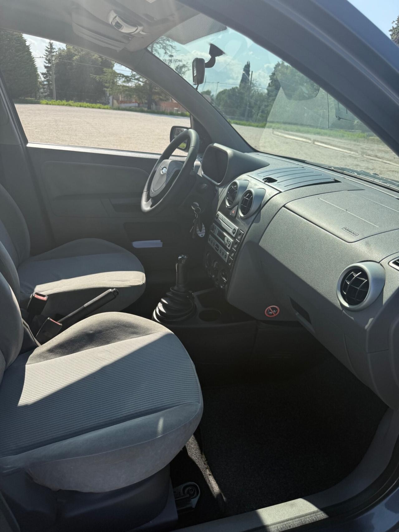 Ford fusion 1.4 benzina 80cv neopatentati 5porte