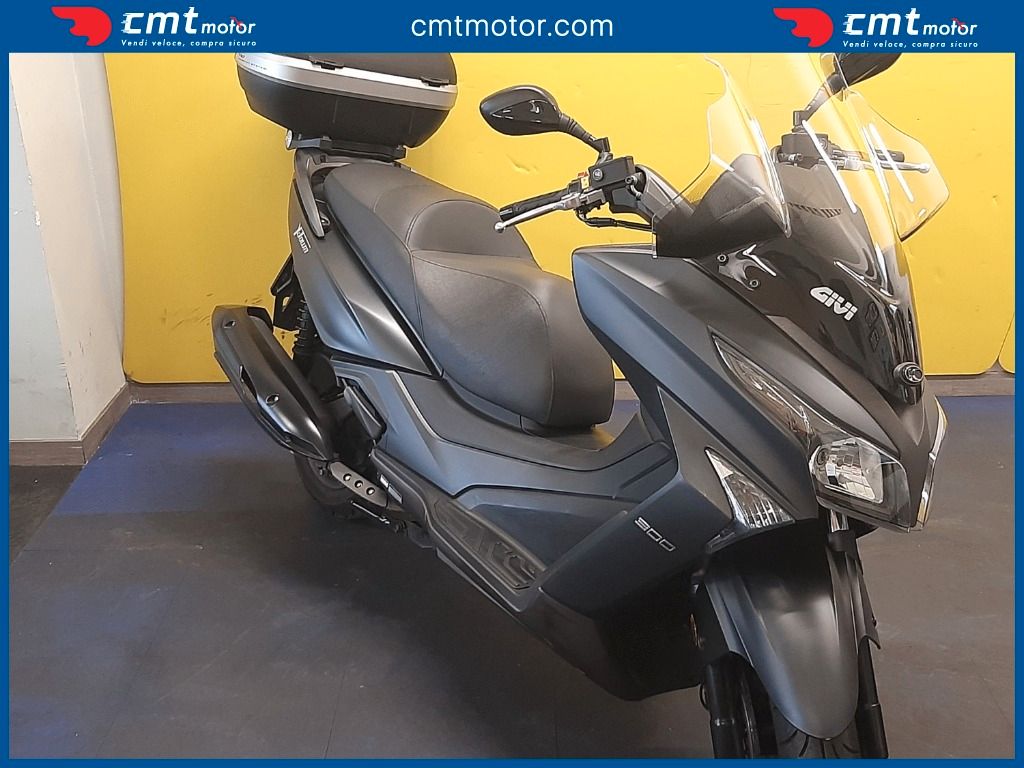 Kymco Xtown X Town 300i Prova Su Strada Subito Massimo Moto - Main Image