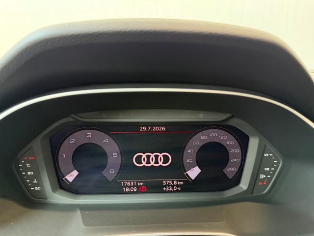 AUDI Q3 35 TDI S tronic Identity Black