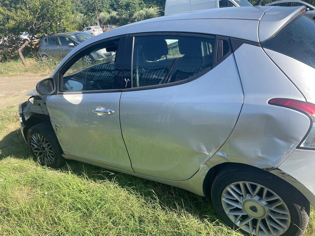LANCIA YPSILON 3 SERIE 1.2 INCIDENTATA MARCIANTE