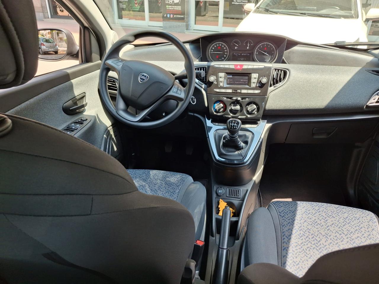 Lancia Ypsilon 1.0 FireFly 5 porte S&S Hybrid Ecochic Silver
