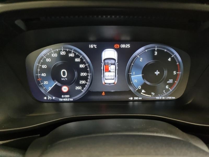 VOLVO XC40 D3 Momentum Pro
