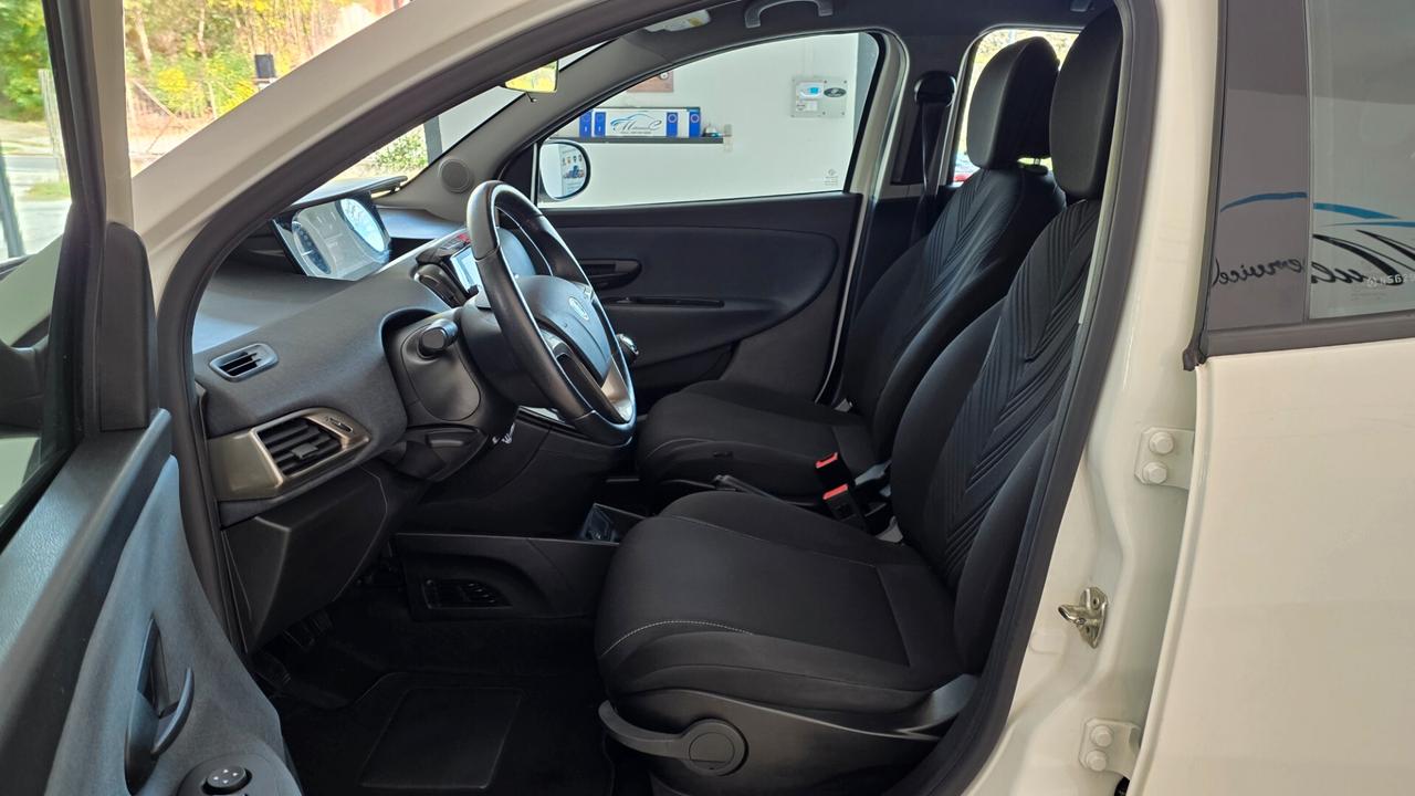 Lancia Ypsilon 1.0 FireFly 5 porte S&S Hybrid Gold