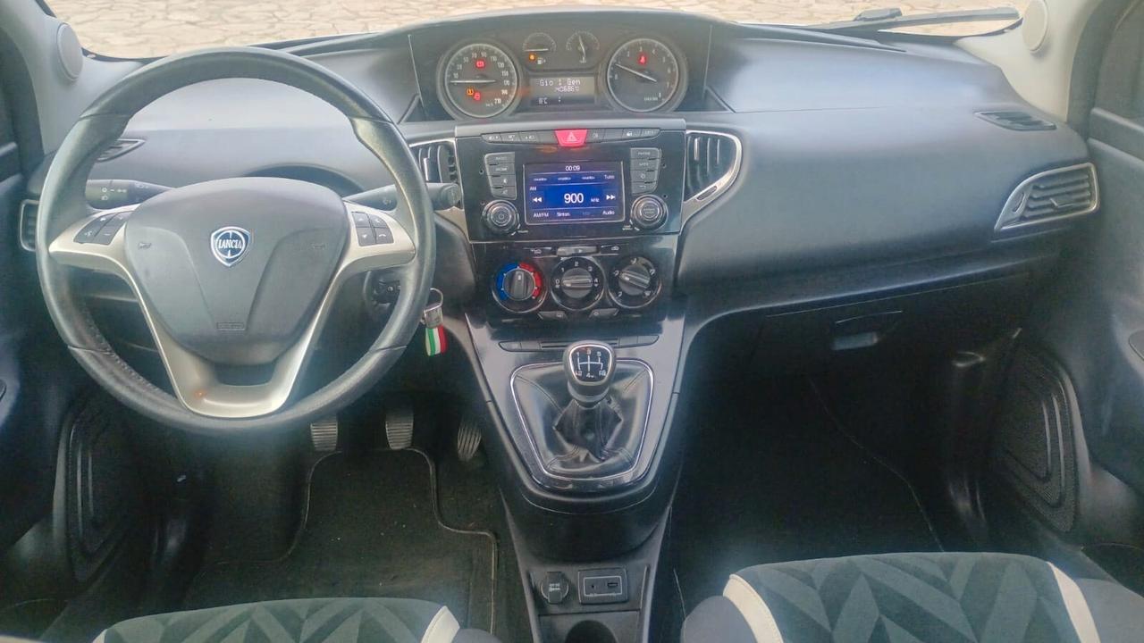 Lancia Ypsilon 1.2 69 CV 5 porte Gold