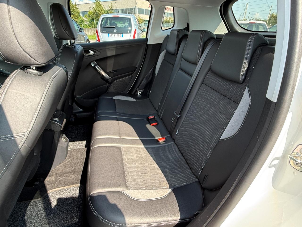 Peugeot 2008 1.6 e-HDi 115 CV Stop&Start Allure