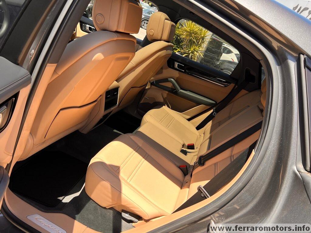 Porsche Cayenne Coupé 3.0 V6 E-Hybrida soli 779 euro al mese