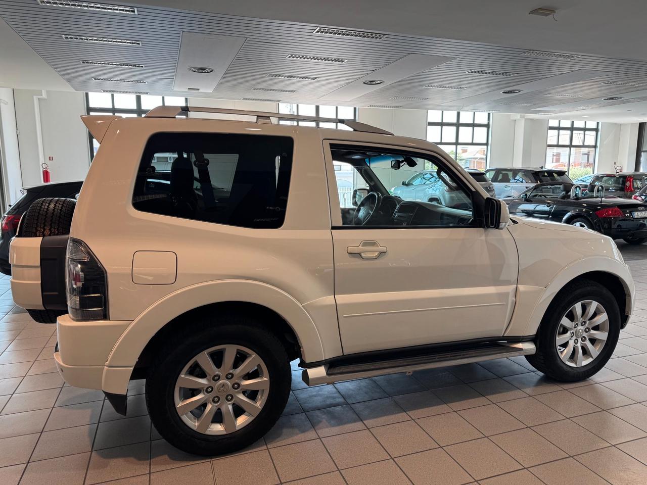 Mitsubishi Pajero 3 Porte Pajero 3.2 cr Intense 200cv 3p