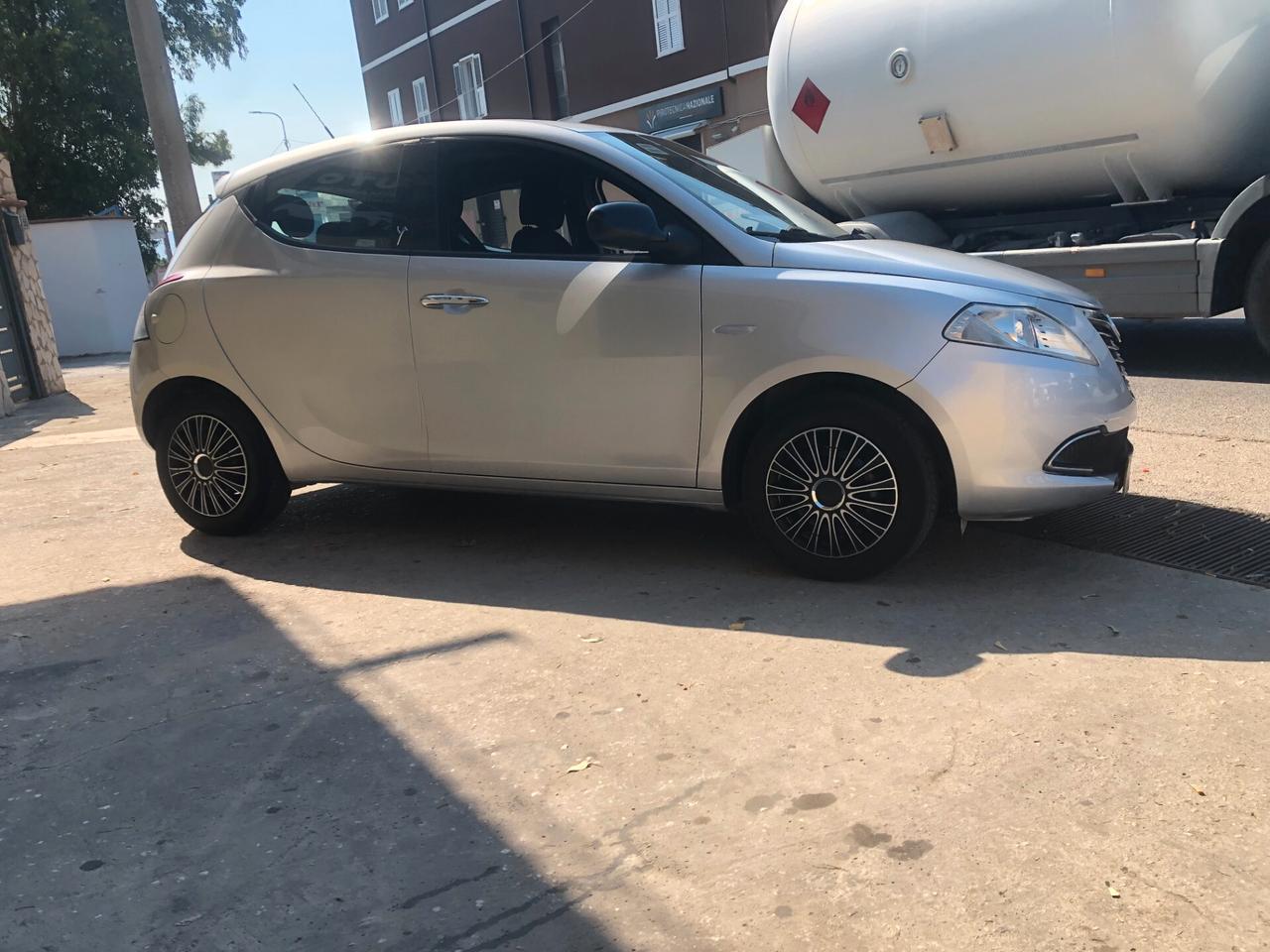 Lancia Ypsilon 1.2 69 CV 5 porte GPL