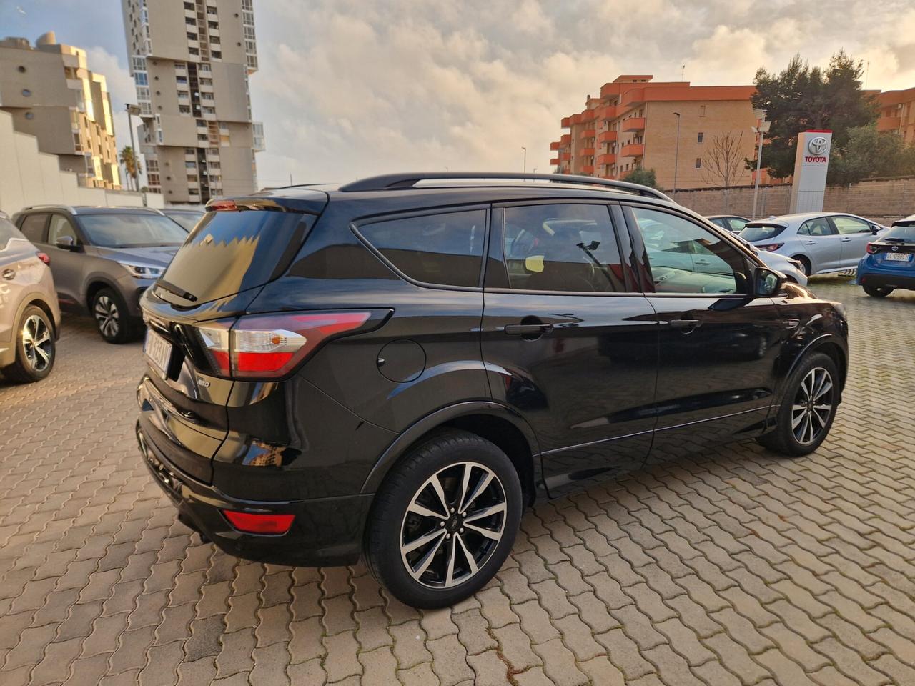 Ford Kuga 2.0 TDCI 180 CV 4WD Powershift ST-Line