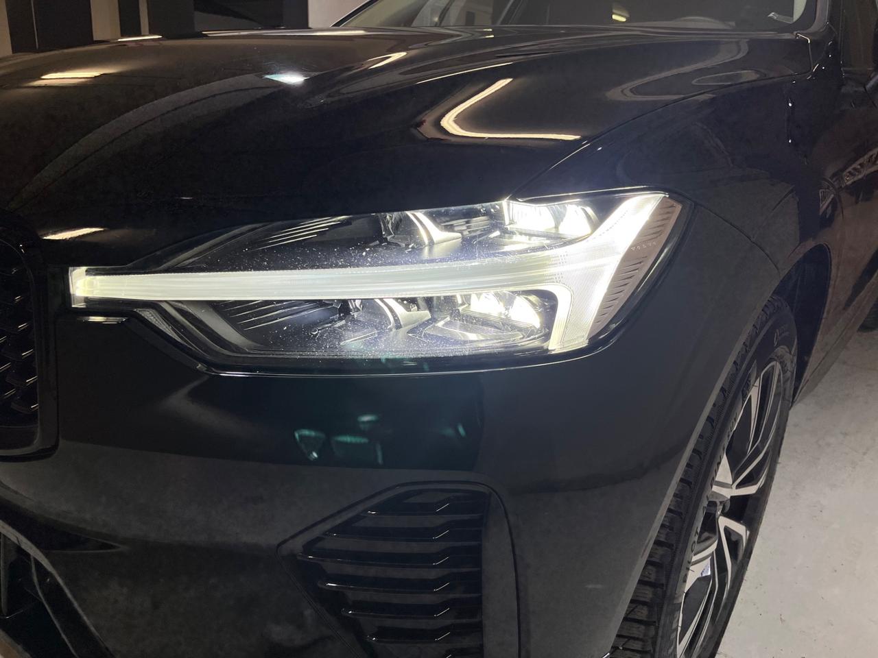 Volvo XC60 B4 (d) AWD automatico Ultimate Dark