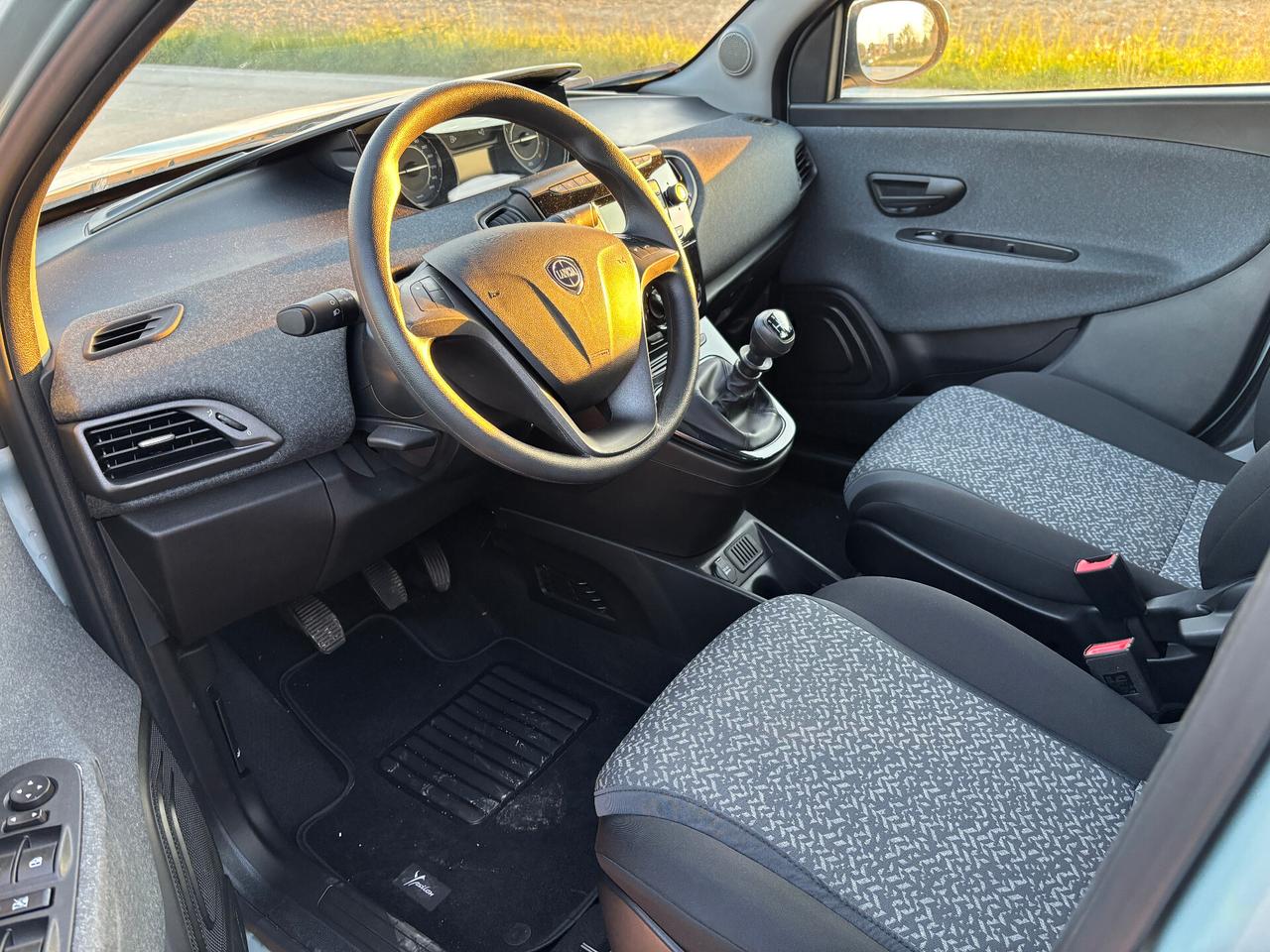 Lancia Ypsilon 1.0 FireFly 5 porte S&S Hybrid Silver Plus