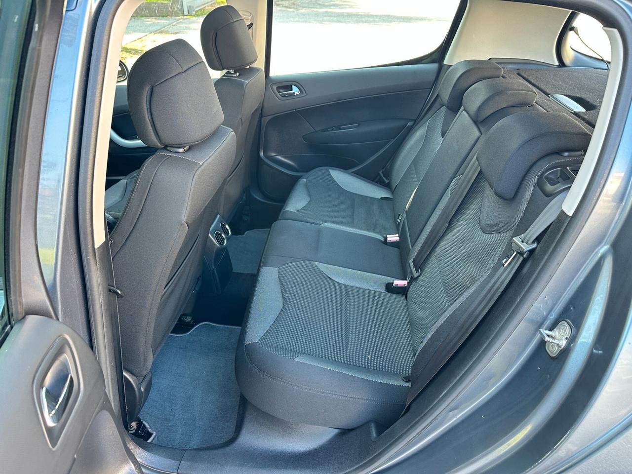 Peugeot 308 1.6 HDi 110CV 5p. Ciel Féline 2008