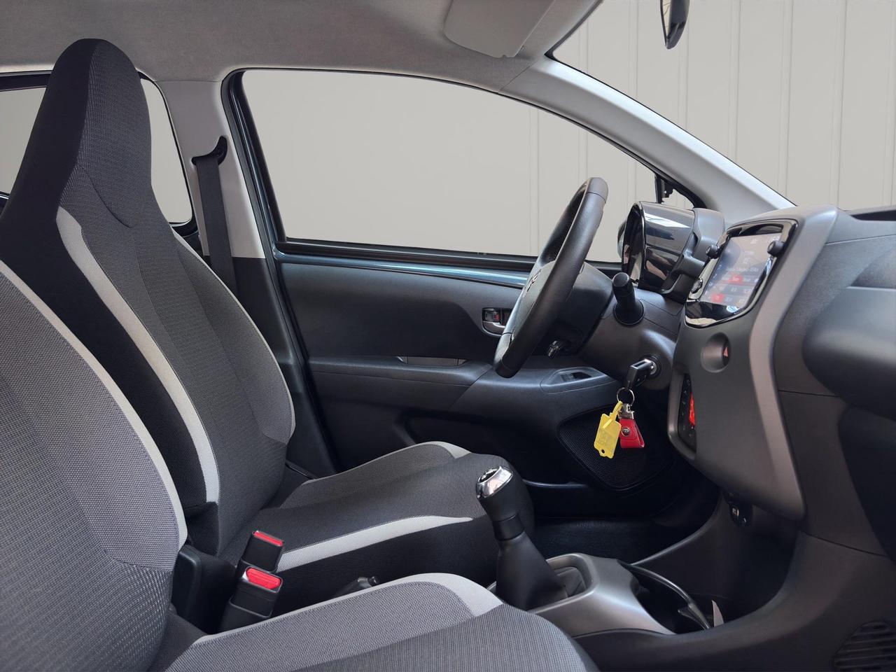 Toyota Aygo 5p 1.0 x-play 72cv