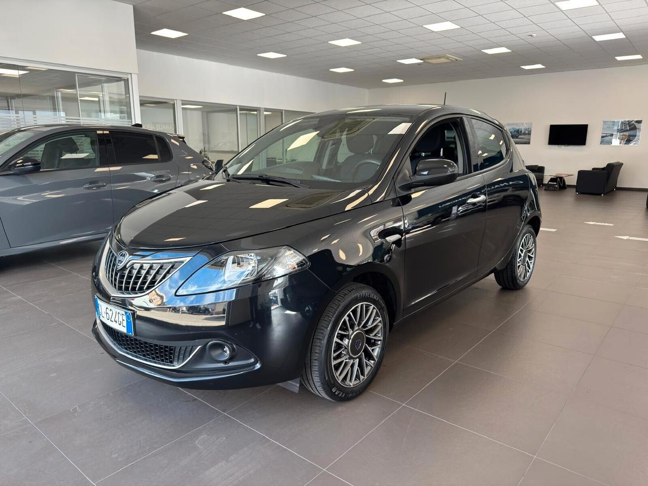 Lancia Ypsilon 1.0 69CV Hybrid Gold Plus 2023
