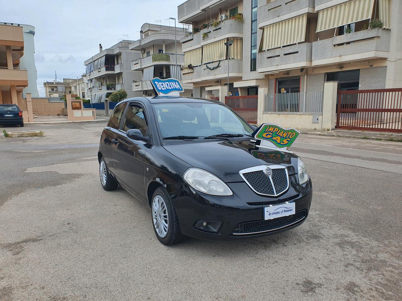 Lancia Ypsilon 1.2 Benz/GPL 44 KW 60 CV Neopatentati