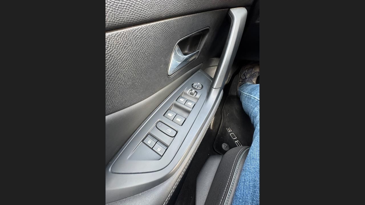 Peugeot 308 2023 1.5 DIESEL 130CV